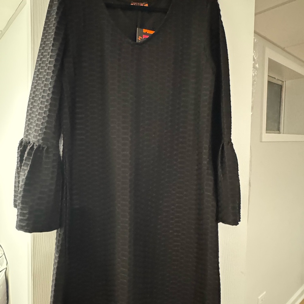 New has tags Black Textured Dress NWT isle by Melis Kozan sz Large